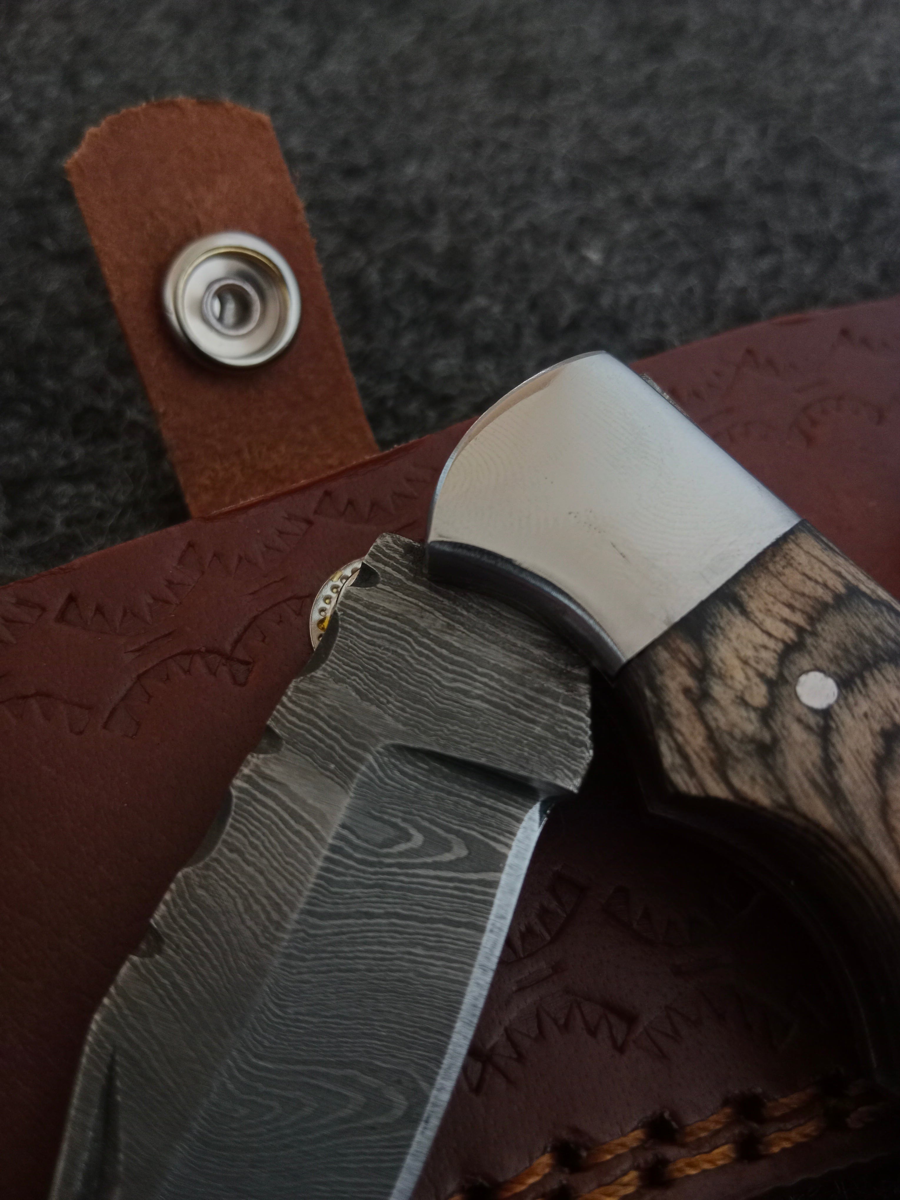 Handmade Damascus Steel Pocket Knife - Compact & Premium