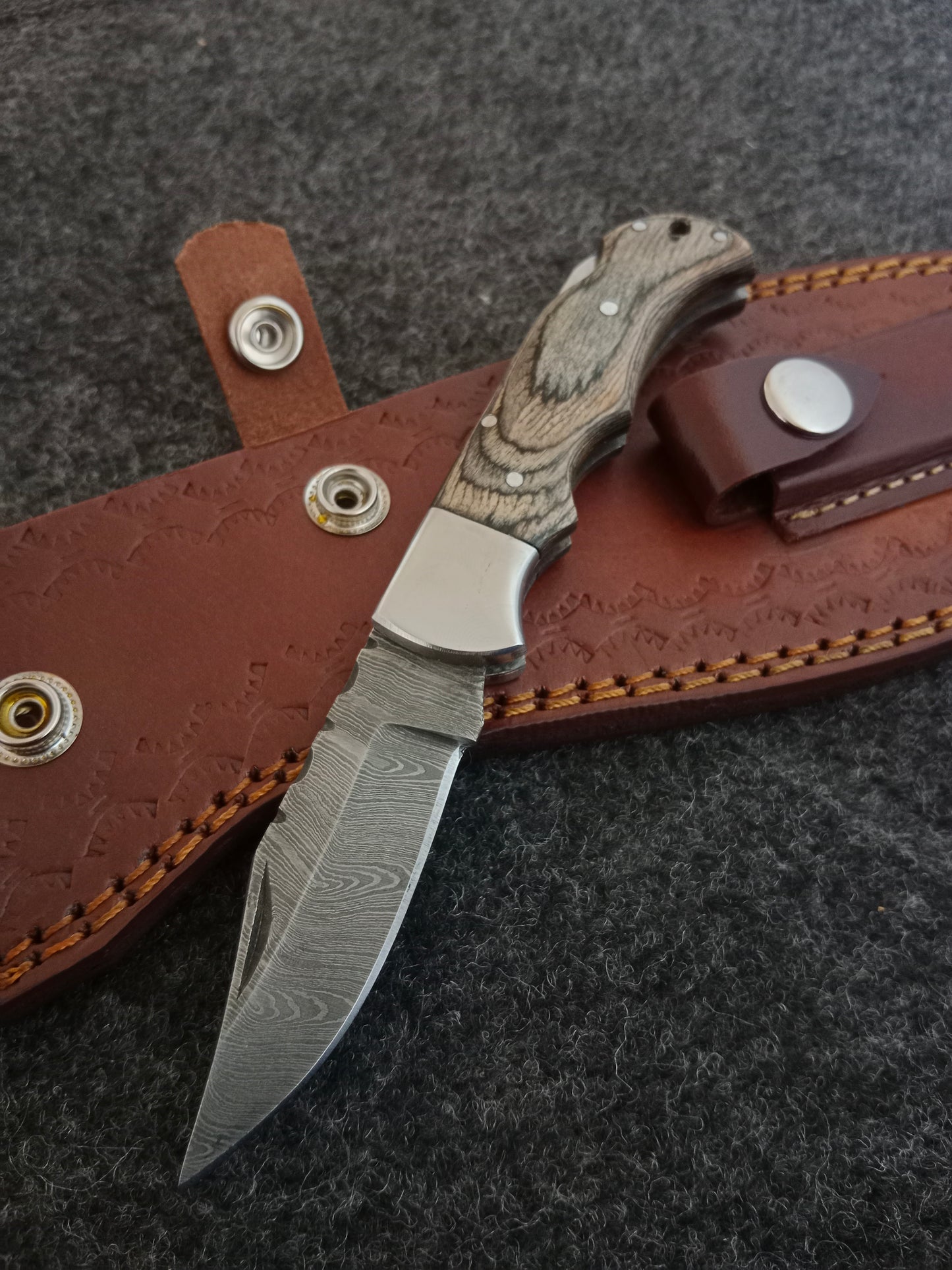 Handmade Damascus Steel Pocket Knife - Compact & Premium