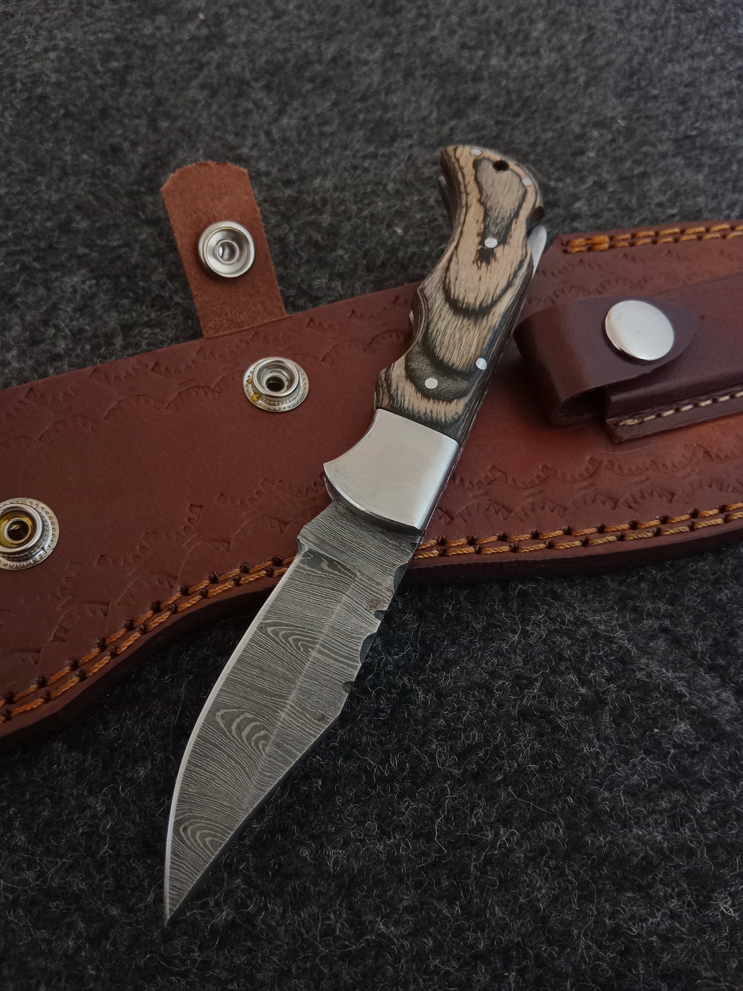 Handmade Damascus Steel Pocket Knife - Compact & Premium