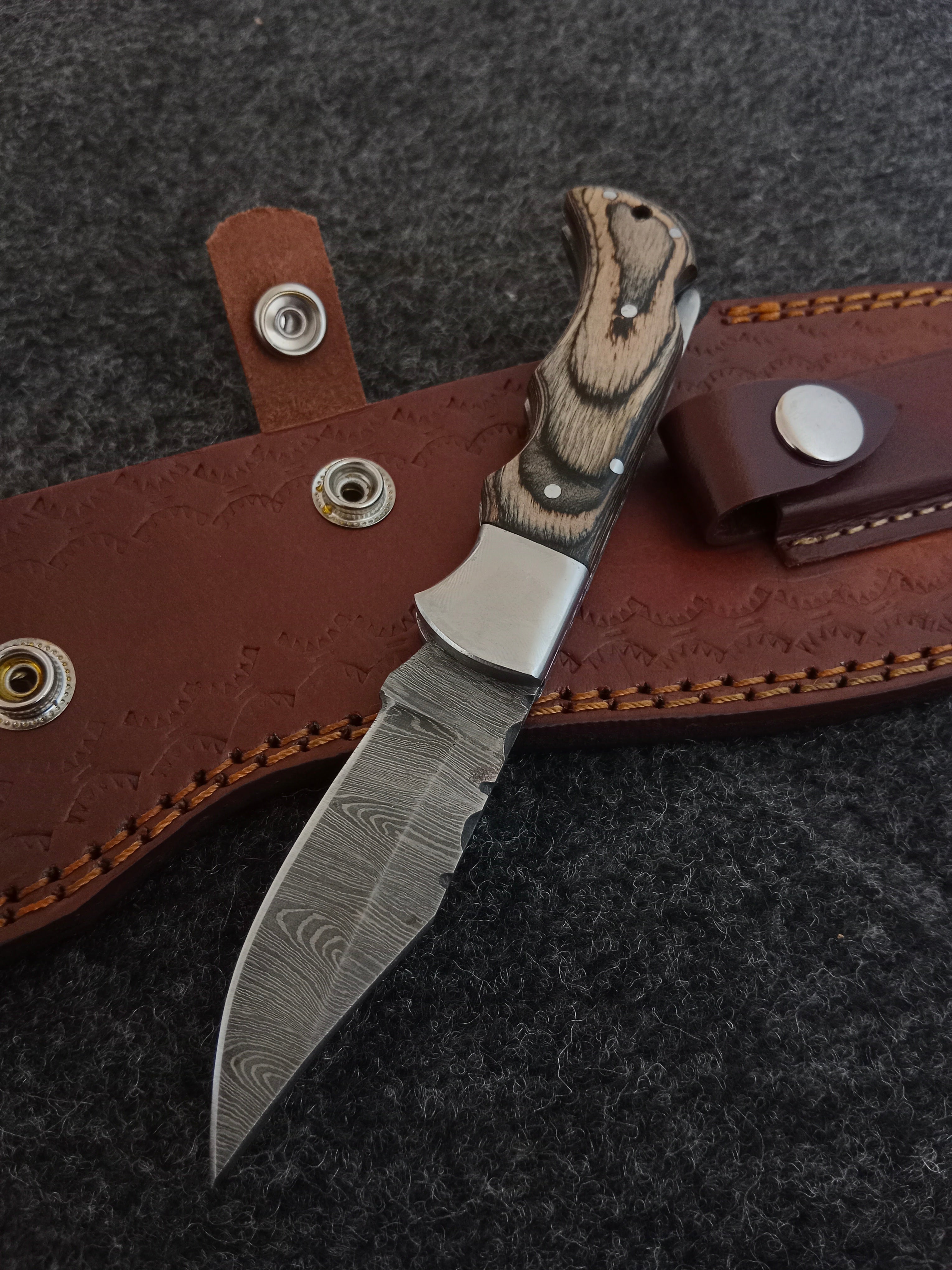 Handmade Damascus Steel Pocket Knife - Compact & Premium
