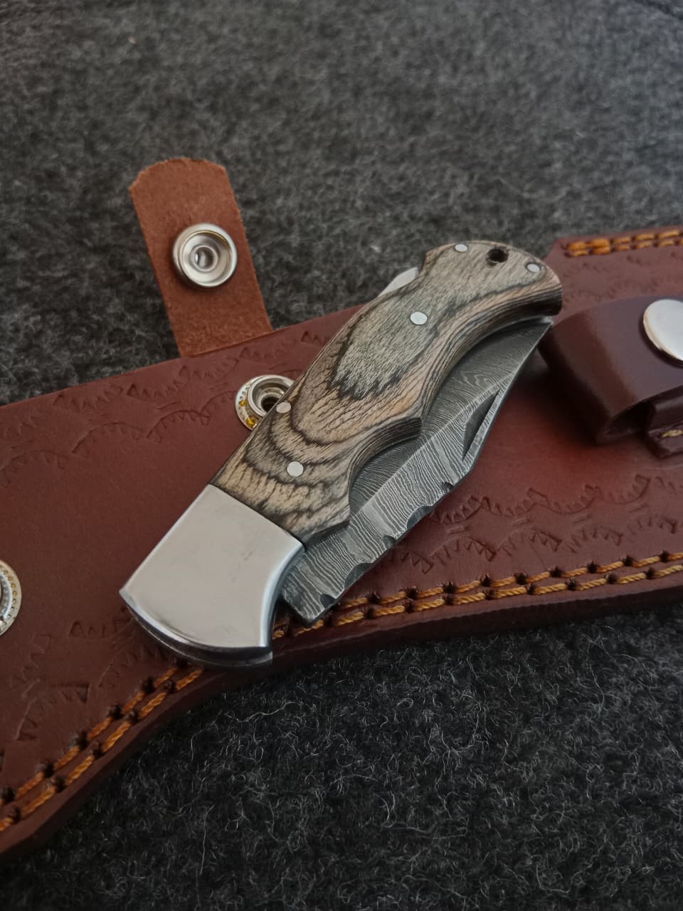 Handmade Damascus Steel Pocket Knife - Compact & Premium
